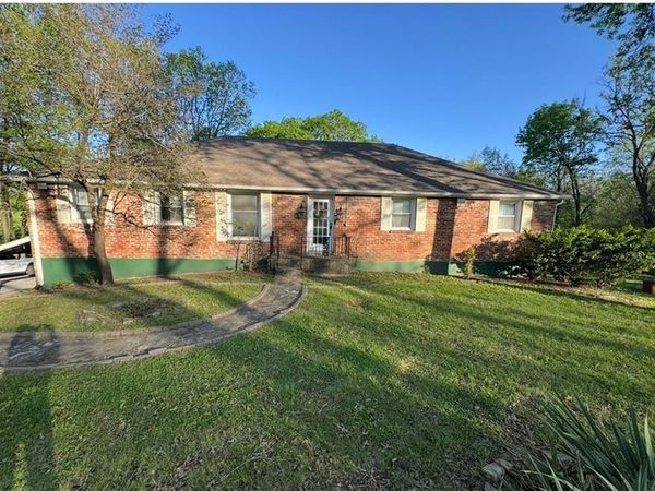 6261 NE Russell Road, Kansas City, MO 64117