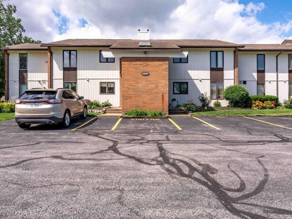 2594 E Sun Valley Drive, Unit 201, Port Clinton, OH 43452