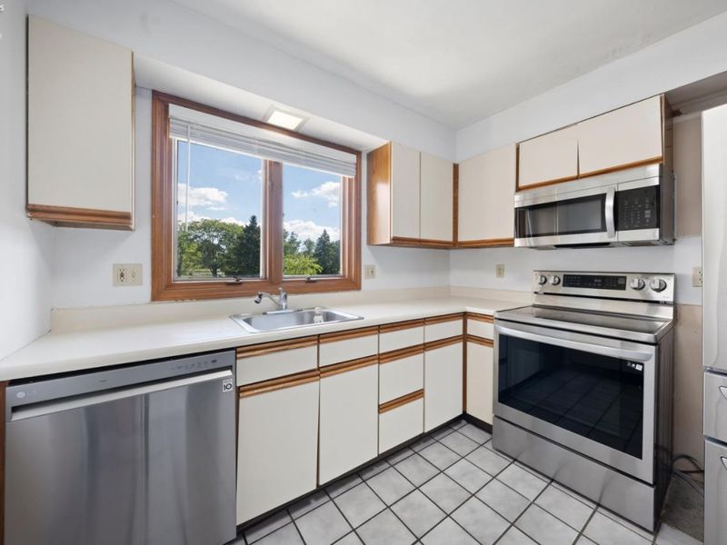 2594 E Sun Valley Drive, Unit 201, Port Clinton, OH 43452 Photo 12