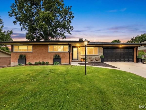 9864 Amberley Drive, St Louis, MO 63126