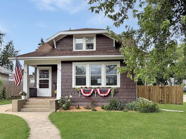 904 S Mckinley Avenue , Freeport, IL 61032