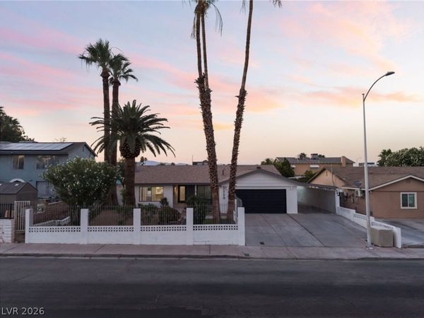 2550 Vegas Valley Drive, Las Vegas, NV 89121