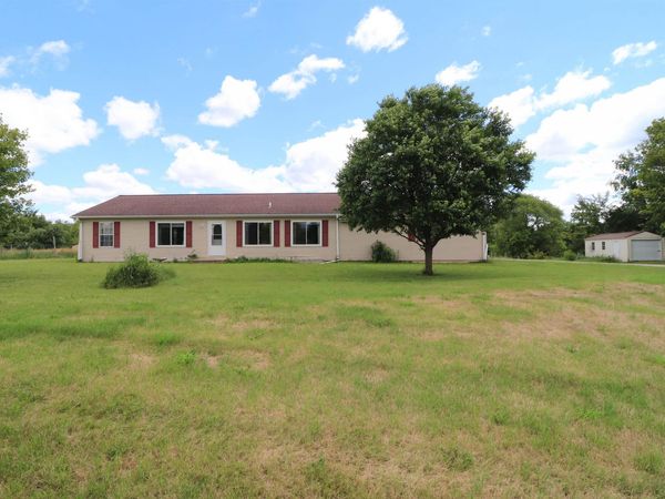2209 S Ellis Road, Janesville, WI 53548