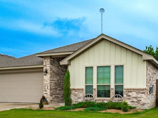 206 Hubbard Street, Hillsboro, TX 76645