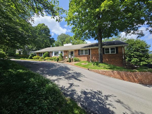 110 Whiteside Street , Lookout Mountain, TN 37350