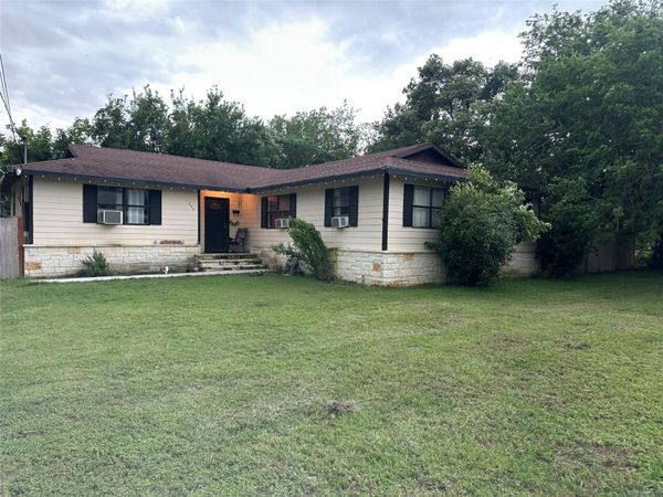 1205 W 10th ST , Cameron, TX 76520