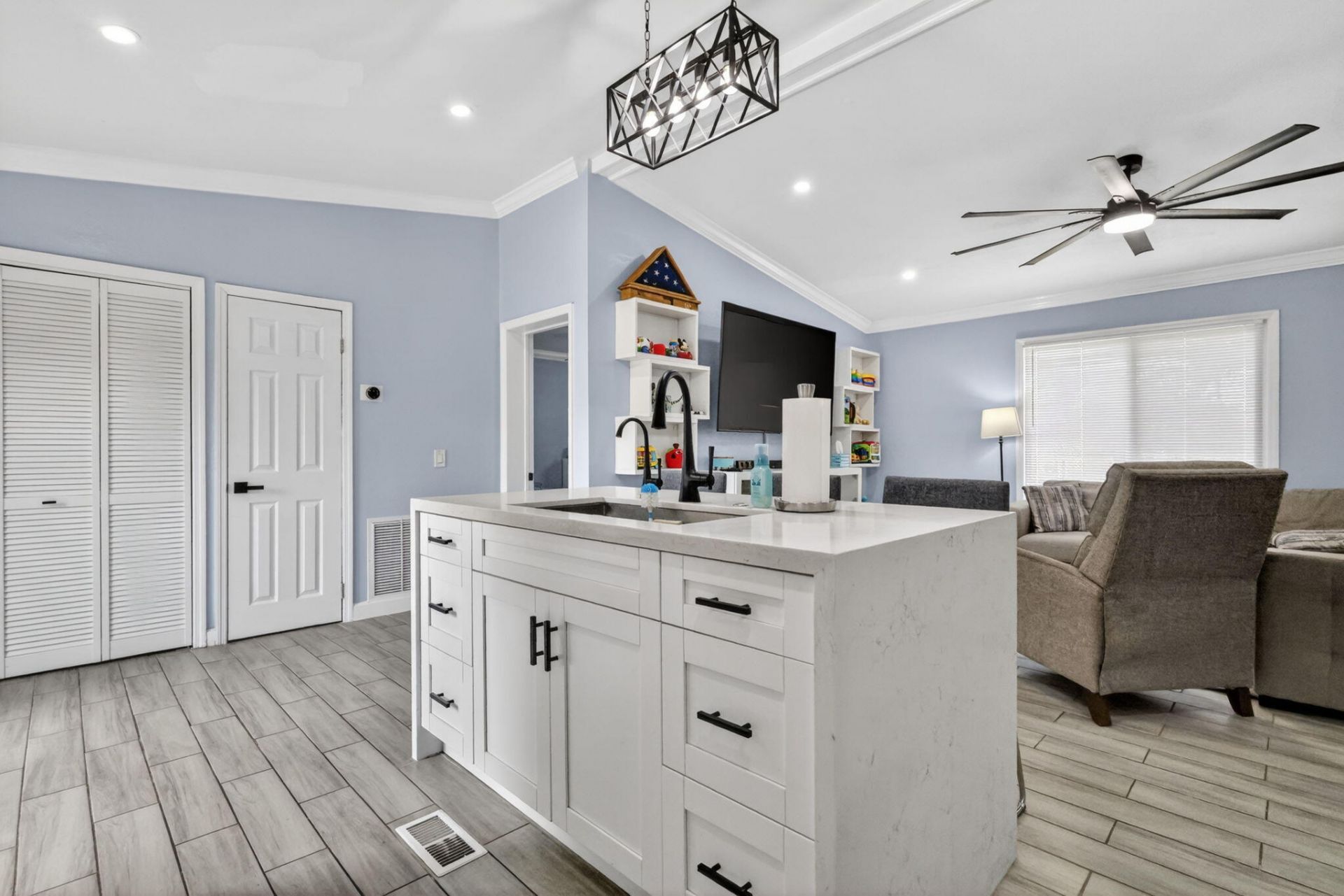 202 Elaine Circle W, West Palm Beach, FL 33409 Photo