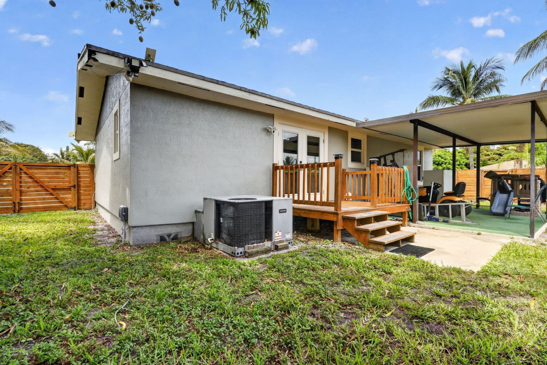 202 Elaine Circle W, West Palm Beach, FL 33409 Photo