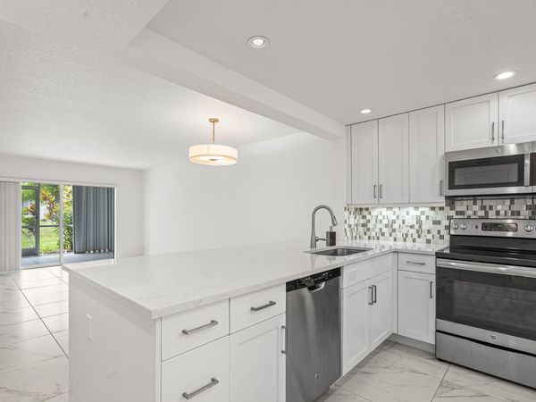 3090 Holiday Springs Boulevard, Unit 109, Margate, FL 33063