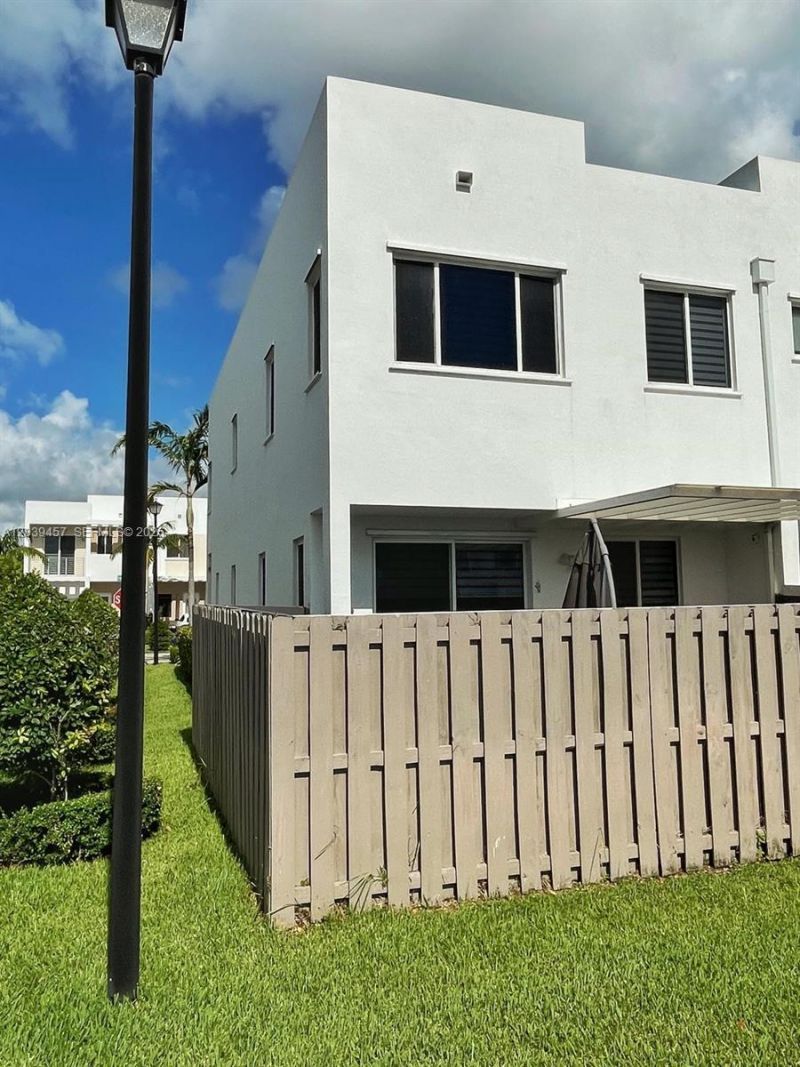7243 NW 103rd Path , Doral, FL 33178 Photo