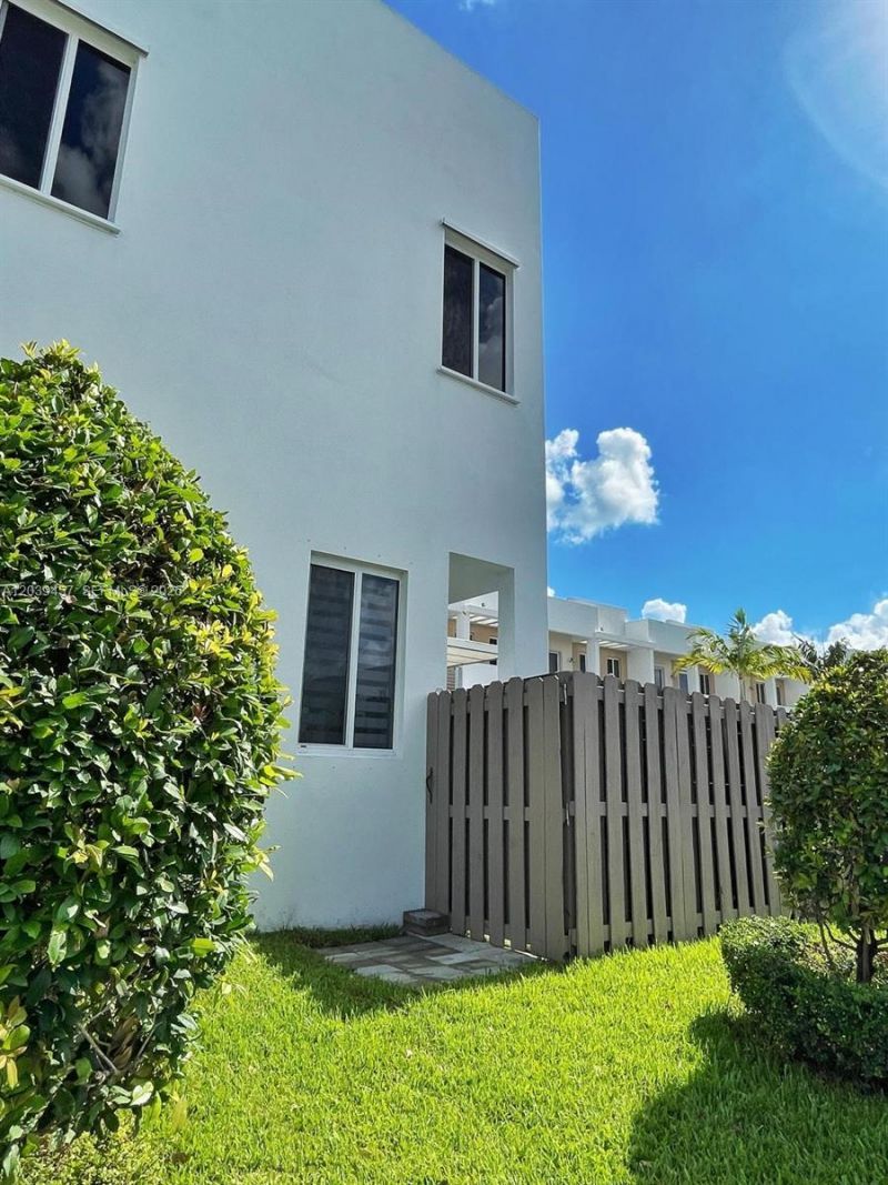 7243 NW 103rd Path , Doral, FL 33178 Photo