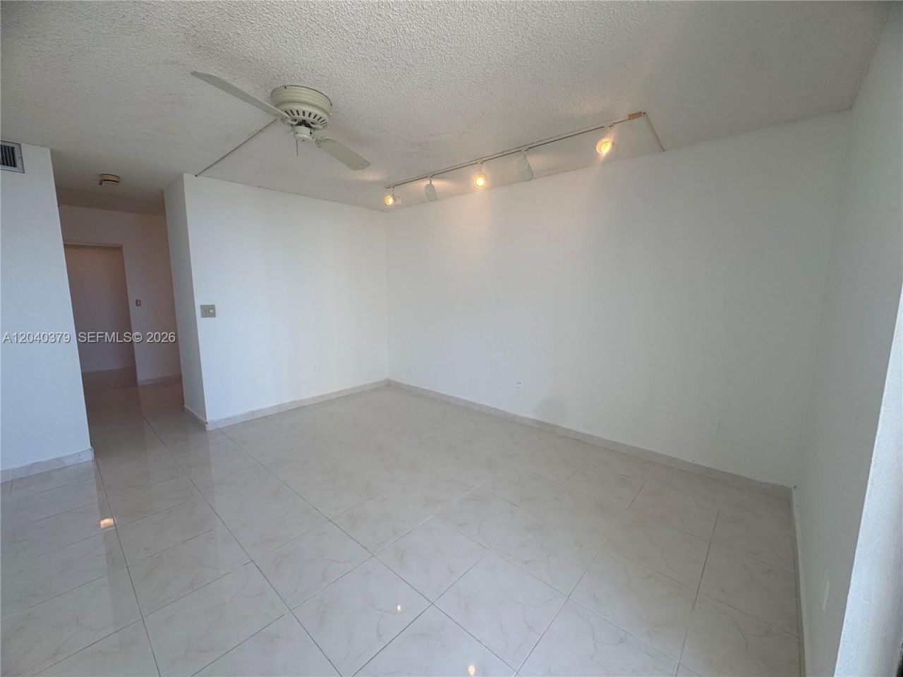 20505 E Country Club Dr, Unit 835, Aventura, FL 33180 Photo