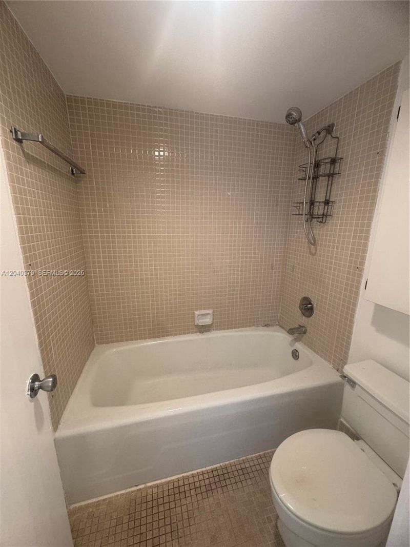 20505 E Country Club Dr, Unit 835, Aventura, FL 33180 Photo