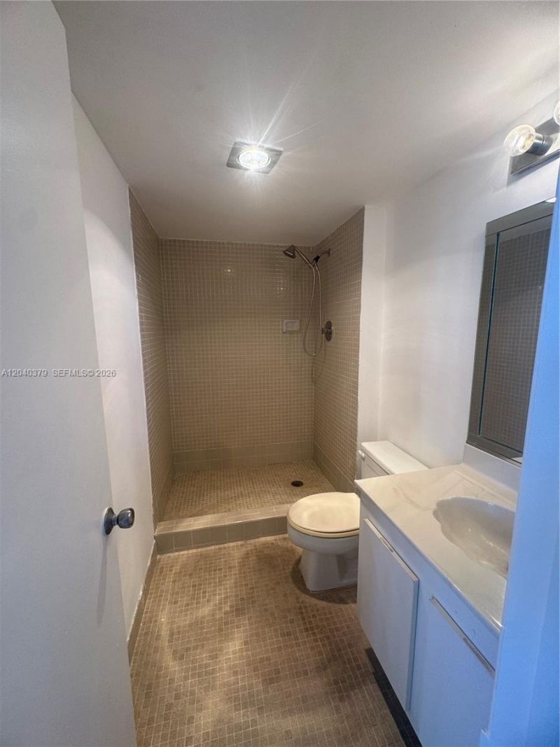 20505 E Country Club Dr, Unit 835, Aventura, FL 33180 Photo