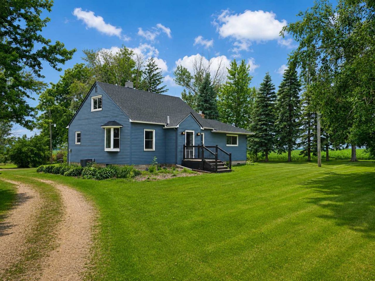 5766 County 12 Boulevard , Kenyon, MN 55946