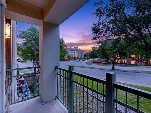 330 Las Colinas Boulevard E, Unit 220, Irving, TX 75039