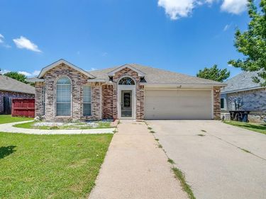 8304 Clearbrook Drive, Fort Worth, TX 76123
