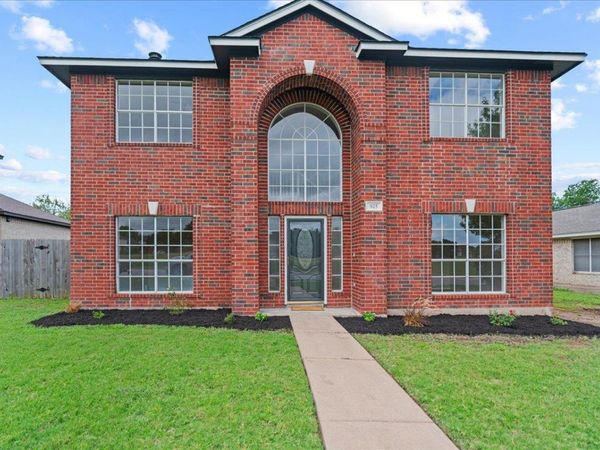 925 Picadilly DR , Pflugerville, TX 78660