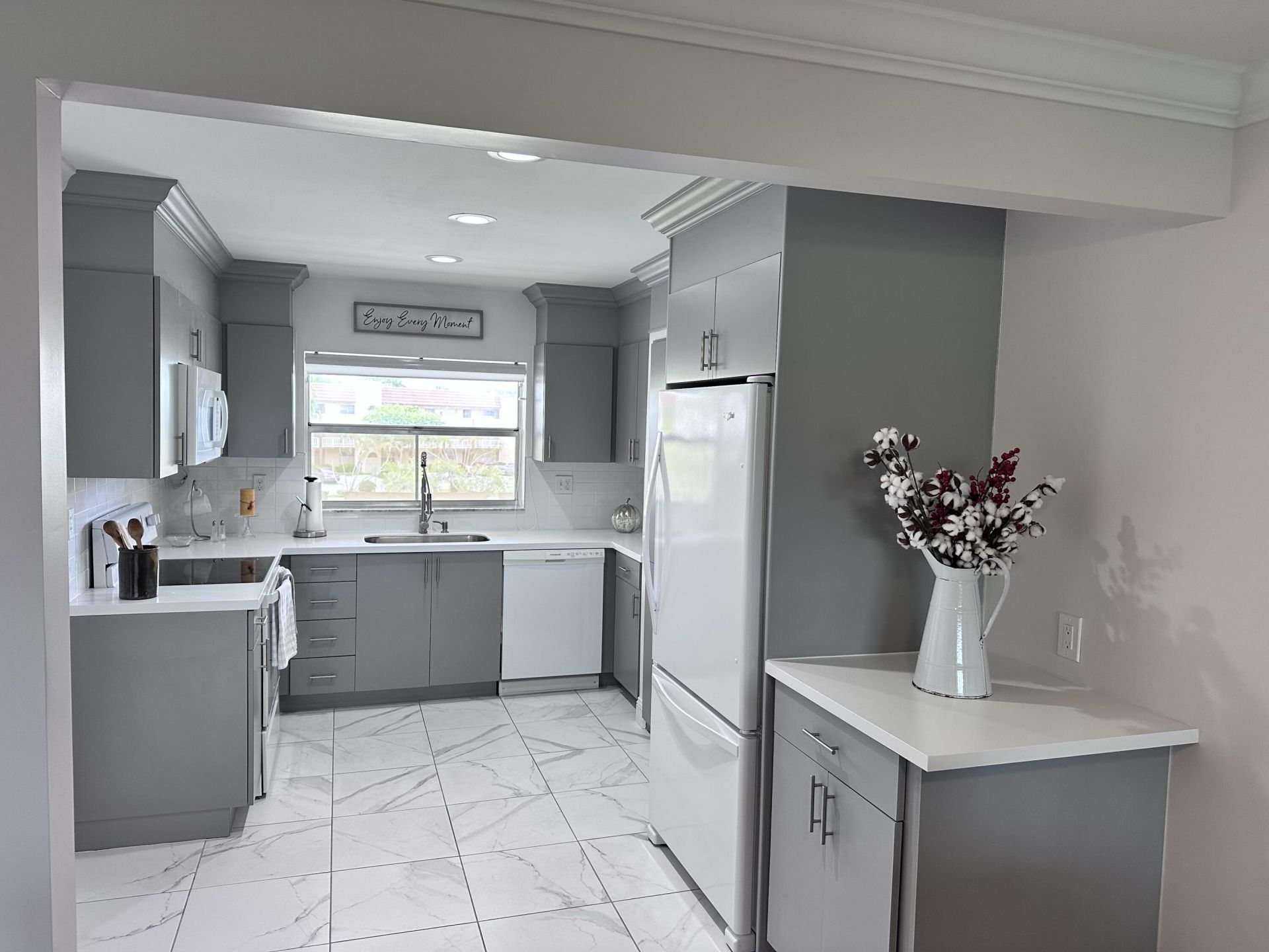 9300 Sunrise Lakes Boulevard, Unit 309, Sunrise, FL 33322 Photo