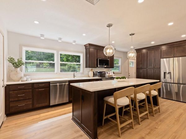 5235 S Oak Ridge DRIVE, New Berlin, WI 53146