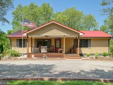 110 PATRICK HENRY DR, LOUISA, VA 23093