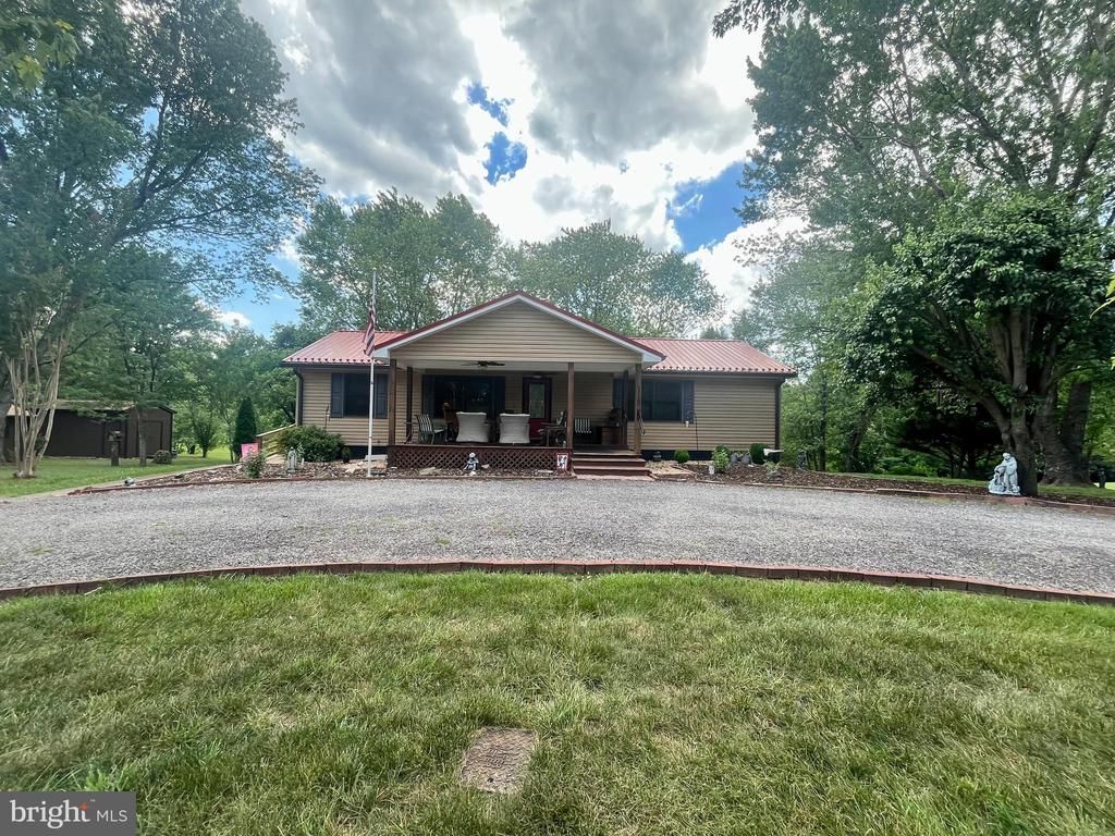 110 Patrick Henry Dr, Louisa, VA 23093 Main Photo