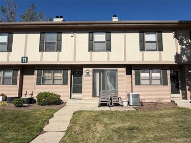 24733 Primrose Lane, Southfield, MI 48033