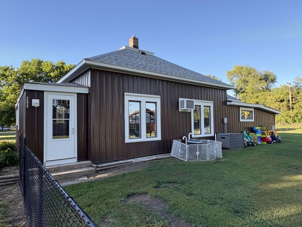  208 N Cotton St, Mount Vernon, SD 57363