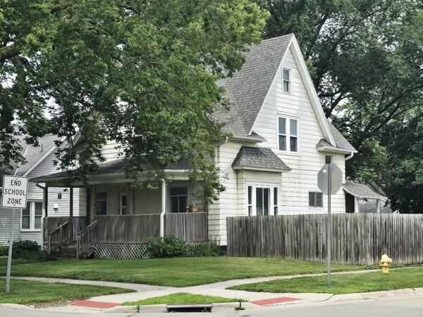 411 4th Avenue, Charles City, IA 50616
