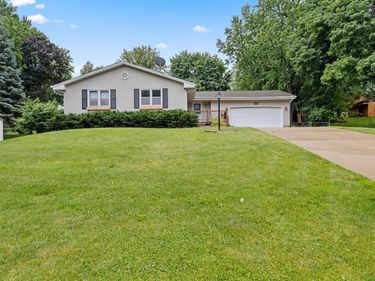 9924 Little Circle, Bloomington, MN 55437