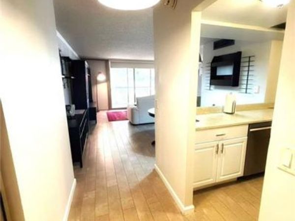 205 E Harmon Avenue, Unit 219, Las Vegas, NV 89169