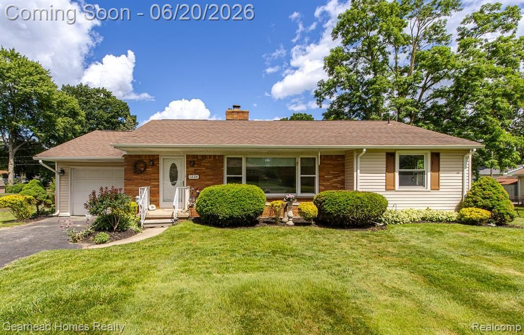 1224 Hira Street, Waterford Township, MI 48328 Main Photo