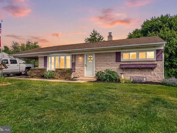 2504 BERKSHIRE LANE, DOVER, PA 17315