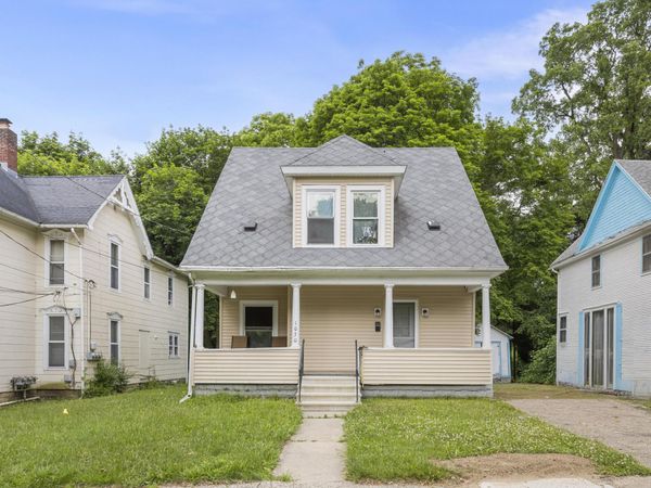 1030 S Jackson Street, Jackson, MI 49203