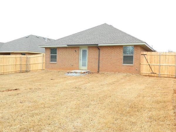 206 Saint Charles Way, Midwest City, OK 73130