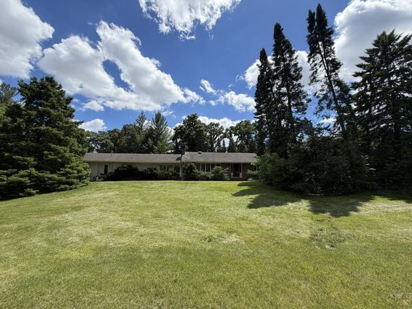 1842 Thomas Atkinson Road , Inverness, IL 60067
