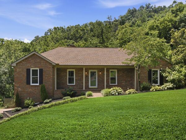 111 Dogwood Ln, Franklin, TN 37064