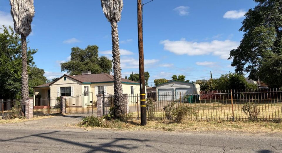 2555 E Miner Ave, Stockton, CA 95205 Photo