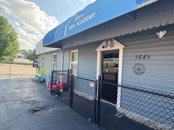 3645 Oakmount Avenue , Normandy, MO 63121