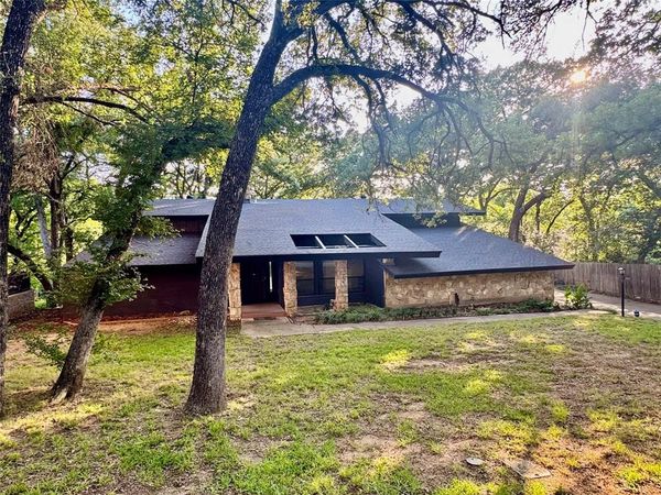 2000 Mill Creek Dr Drive, Arlington, TX 76010