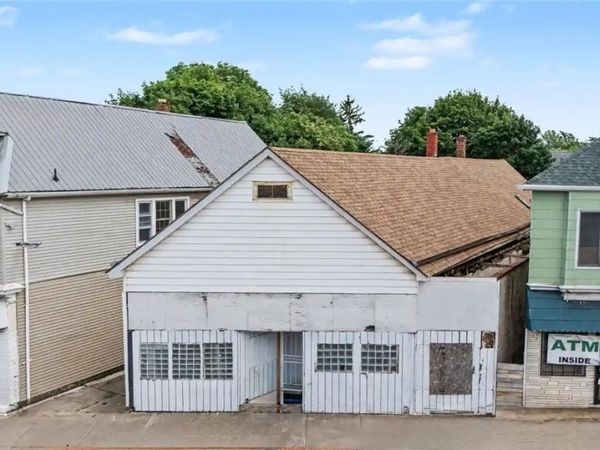 2009 Genesee Street , Buffalo, NY 14211