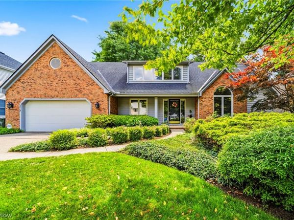 5513 Pheasants Walk Drive , North Olmsted, OH 44070