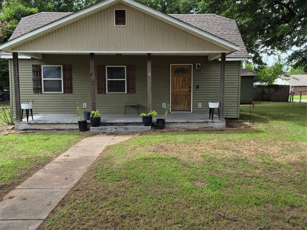 316 NW 6th , Checotah, OK 74426