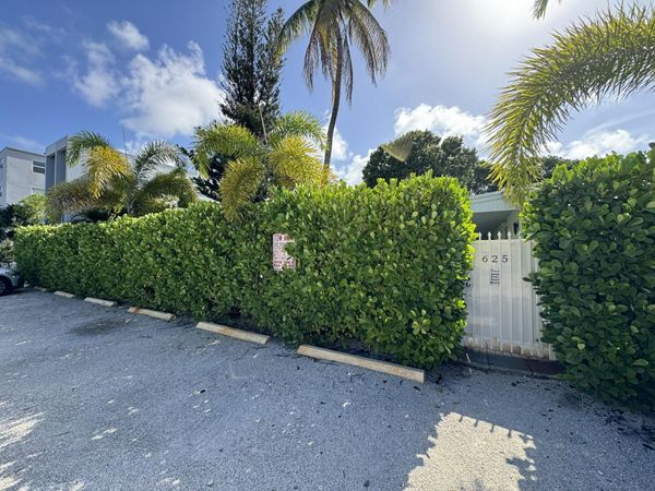 625 NE 14th Avenue, Unit 4, Fort Lauderdale, FL 33304