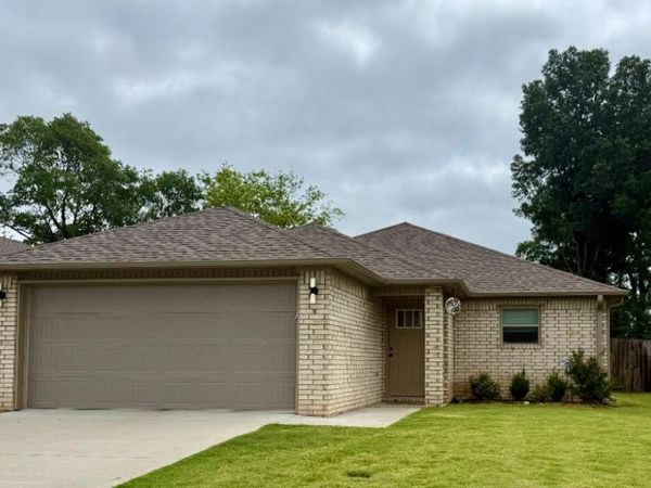 312 Colchester Drive, Jonesboro, AR 72401