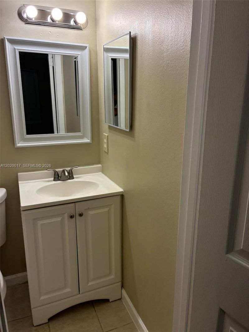 617 Ixoria Ave , Unit 18, Fort Pierce, FL 34982 Photo