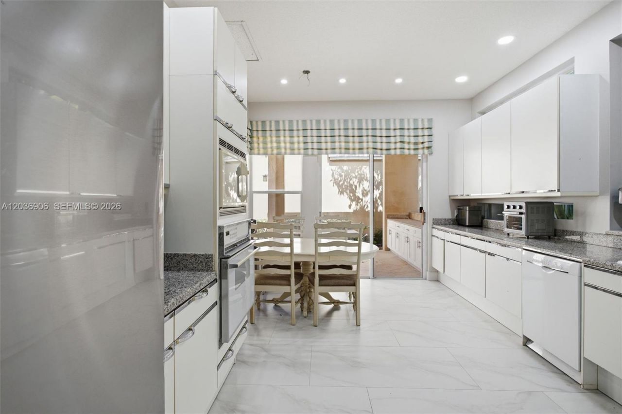 3722 NE 208th Ter , Aventura, FL 33180 Photo