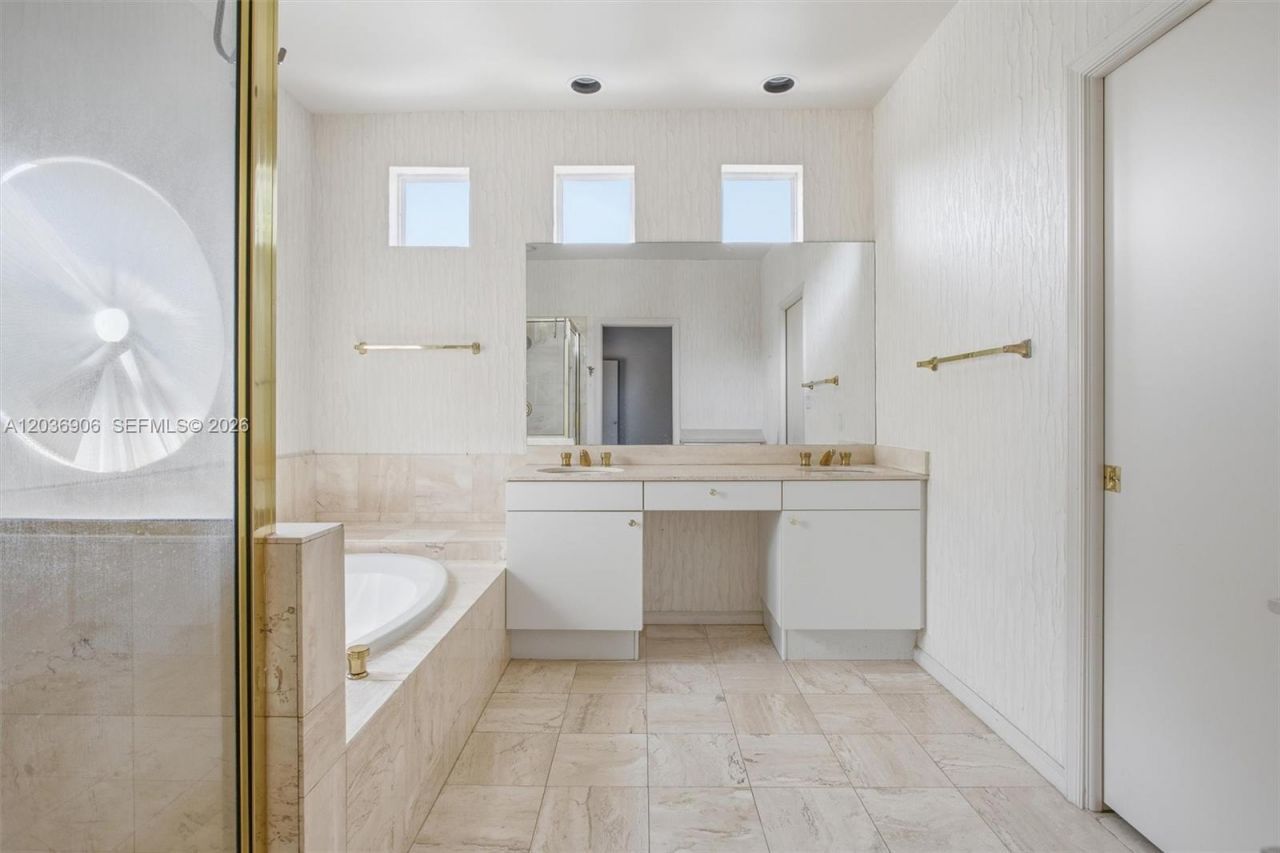 3722 NE 208th Ter , Aventura, FL 33180 Photo