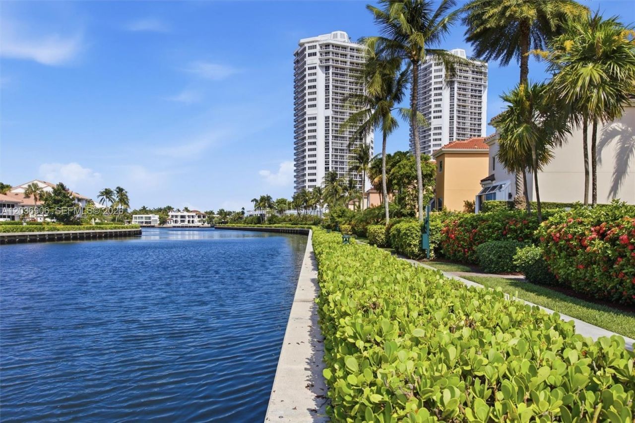 3722 NE 208th Ter , Aventura, FL 33180 Photo