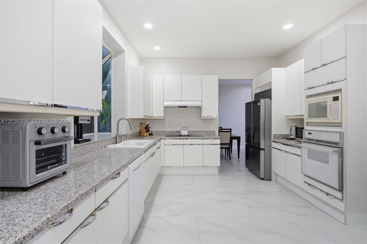 3722 NE 208th Ter , Aventura, FL 33180 Photo